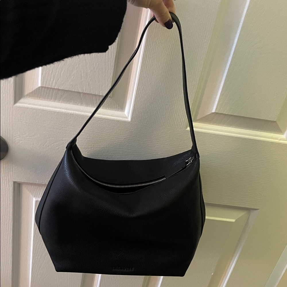 The Horse Daisy leather shoulder bag in Black - great condition - Picture 2 of 7